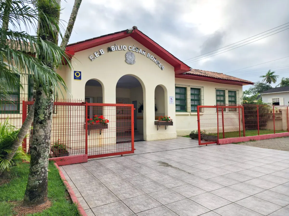 Paralisação na Escola Abílio César Borges prevista para esta terça-feira