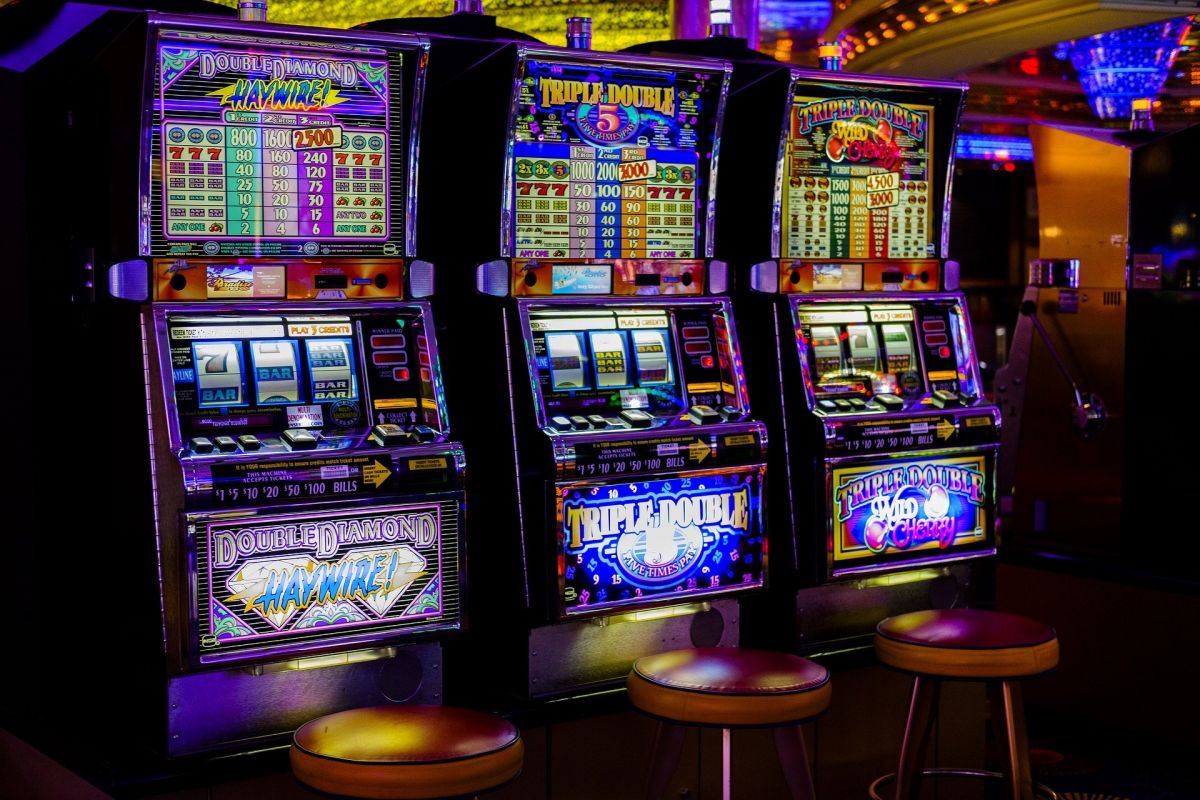Máquina de dinheiro de moeda de casino de caça-níqueis jogar